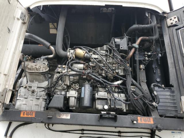 1UYVS2480GM426125 - 2016 UTILITY VS2RA WHITE photo 7