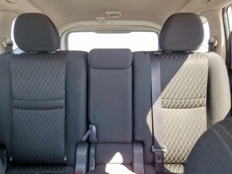 KNMAT2MT6JP589981 - 2018 NISSAN ROGUE S 白色 照片 10