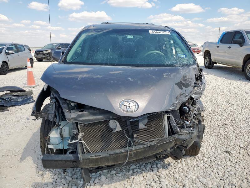 5TDKK3DC2CS206480 - 2012 TOYOTA SIENNA LE 灰色 照片 5