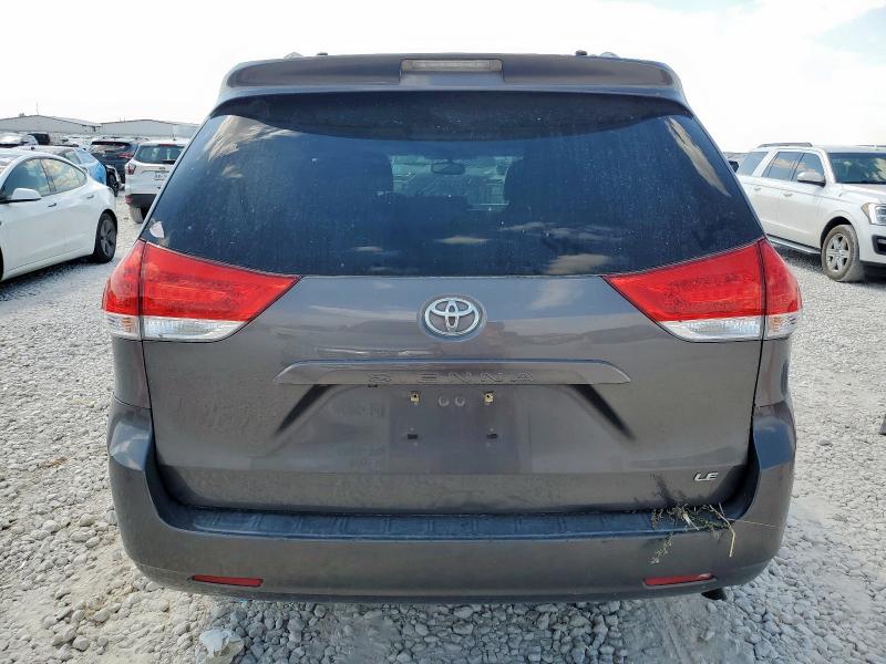 5TDKK3DC2CS206480 - 2012 TOYOTA SIENNA LE 灰色 照片 6