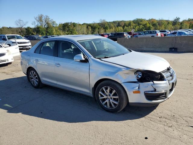 3VWRZ7AJ8AM064294 - 2010 VOLKSWAGEN JETTA SE SILVER photo 4