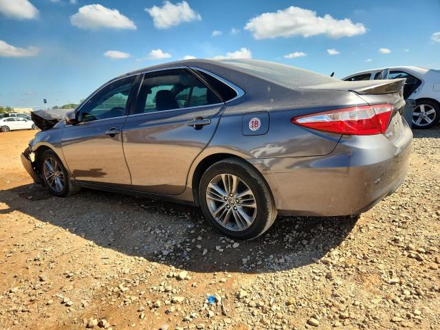 4T1BF1FK5FU114935 - 2015 TOYOTA CAMRY LE 灰色 照片 2