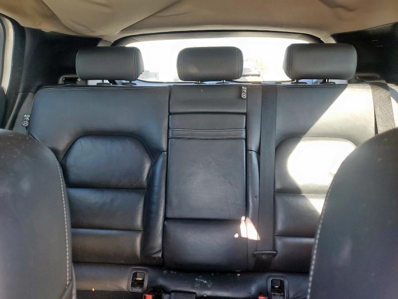 SJKCH5CR0HA015579 - 2017 INFINITI QX30 BASE WHITE photo 10