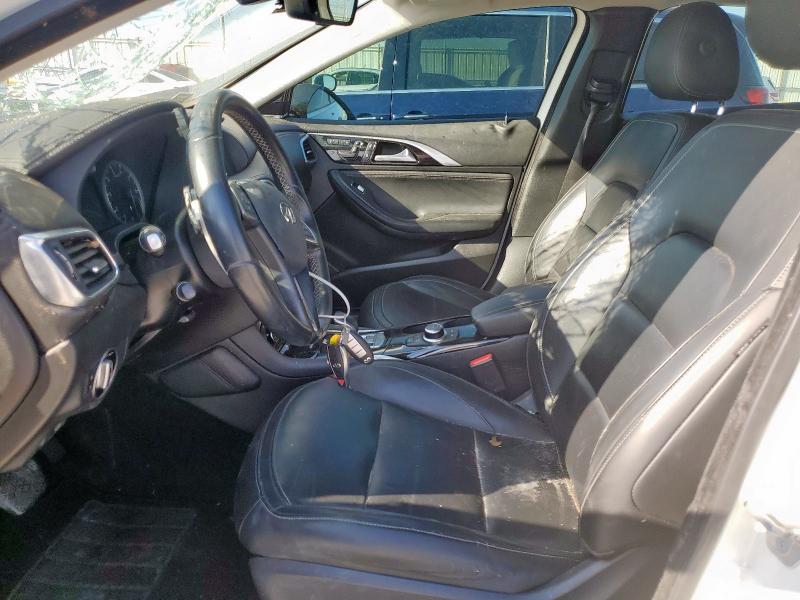 SJKCH5CR0HA015579 - 2017 INFINITI QX30 BASE WHITE photo 7