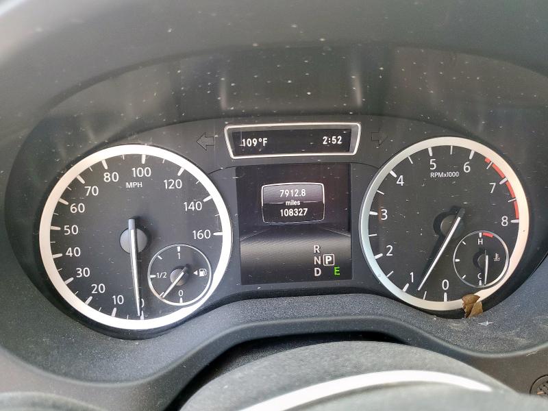 SJKCH5CR0HA015579 - 2017 INFINITI QX30 BASE WHITE photo 9