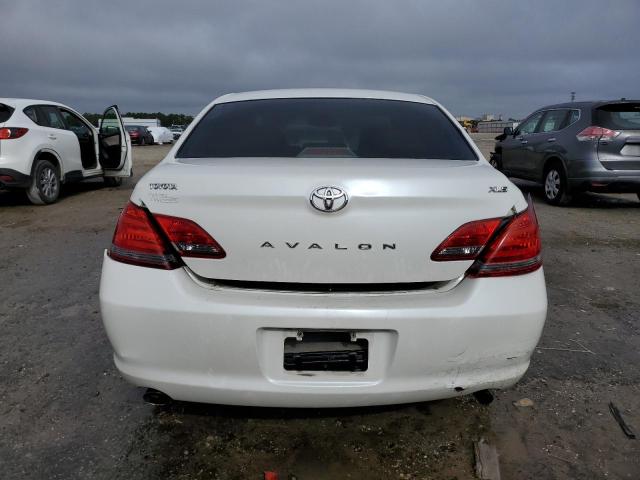 4T1BK36B98U254917 - 2008 TOYOTA AVALON XL 白色 照片 6