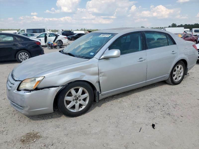 2005 TOYOTA AVALON XL, 