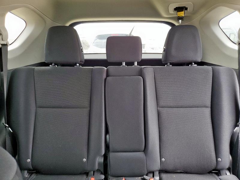 2T3ZFREV6HW386560 - 2017 TOYOTA RAV4 LE 银色 照片 10