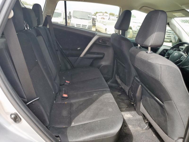 2T3ZFREV6HW386560 - 2017 TOYOTA RAV4 LE 银色 照片 11