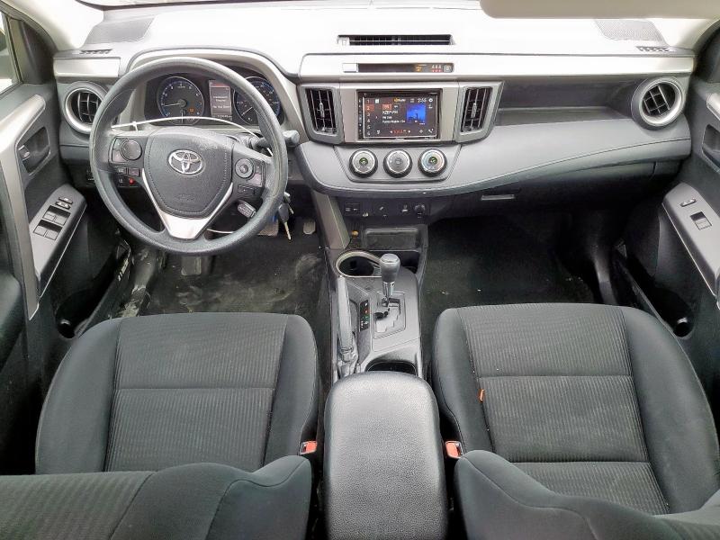 2T3ZFREV6HW386560 - 2017 TOYOTA RAV4 LE 银色 照片 8