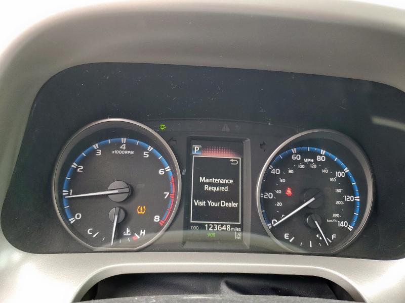 2T3ZFREV6HW386560 - 2017 TOYOTA RAV4 LE 银色 照片 9