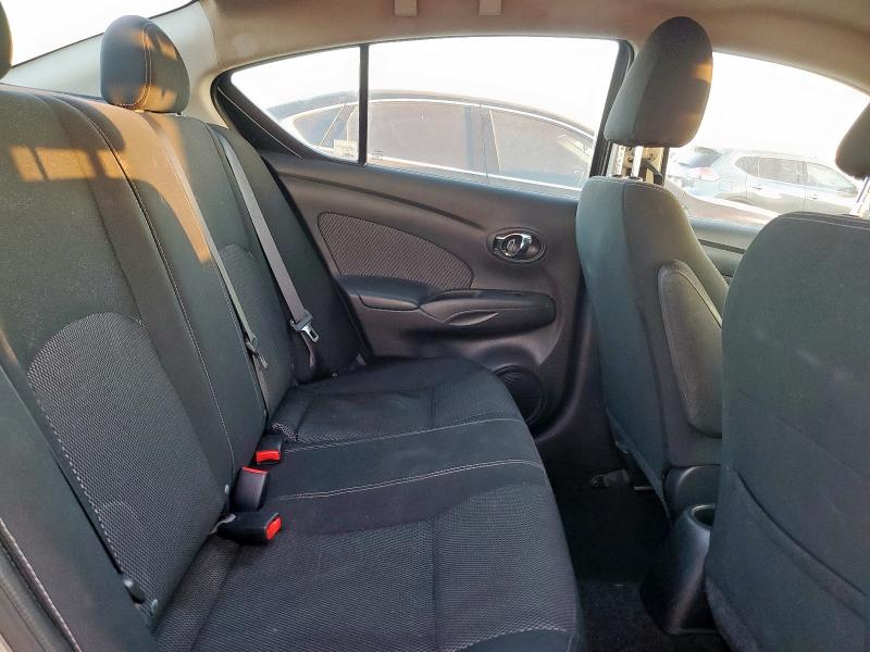 3N1CN7AP5GL884729 - 2016 NISSAN VERSA S 灰色 照片 10