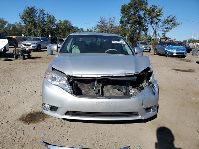 4T1BK3DBXCU472649 - 2012 TOYOTA AVALON BASE Plata foto 5