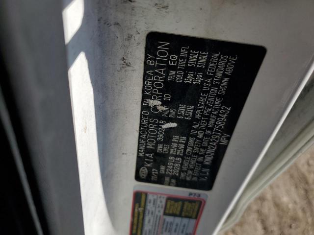 KNDJN2A29J7589432 - 2018 KIA SOUL WHITE photo 12