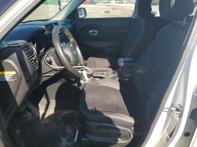 KNDJN2A29J7589432 - 2018 KIA SOUL WHITE photo 7