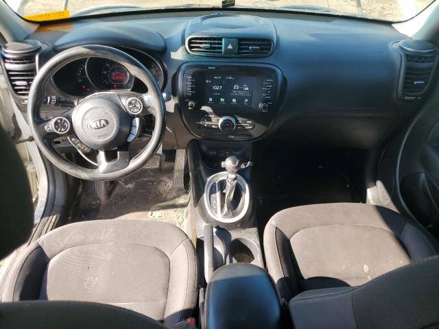 KNDJN2A29J7589432 - 2018 KIA SOUL WHITE photo 8