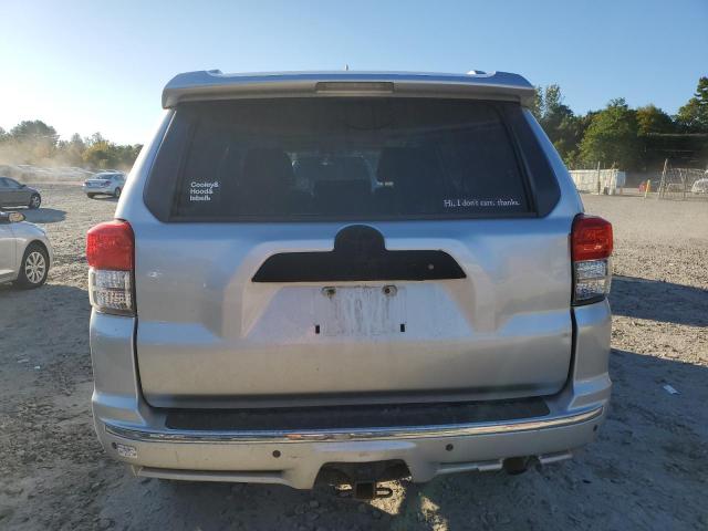 JTEBU5JR2D5133743 - 2013 TOYOTA 4RUNNER SR5 Silber Foto 6