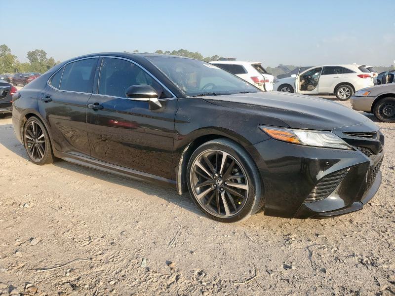 4T1BZ1HK0KU022517 - 2019 TOYOTA CAMRY XSE BLACK photo 4