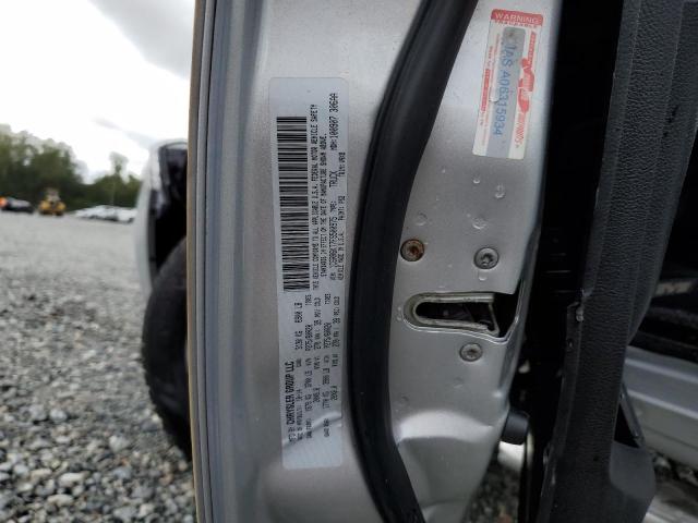 1C6RR6KT7FS500975 - 2015 RAM 1500 ST SILVER photo 13