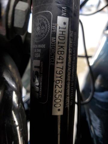 1HD1KB4179Y623500 - 2009 HARLEY-DAVIDSON FLHX GRAY photo 9