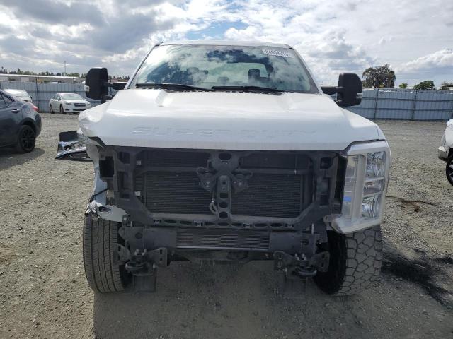 1FT8W2BT1PED00910 - 2023 FORD F250 SUPER DUTY WHITE photo 5