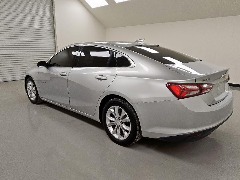 1G1ZD5STXLF058000 - 2020 CHEVROLET MALIBU LT Сріблястий фото 2