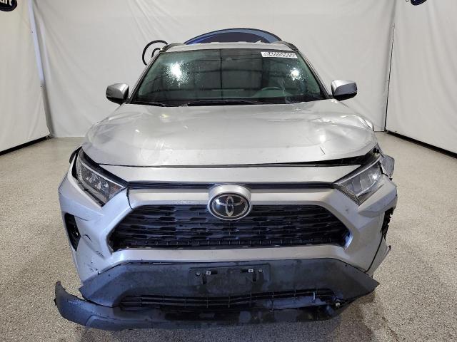 2T3W1RFV9MC147743 - 2021 TOYOTA RAV4 XLE SILVER photo 5