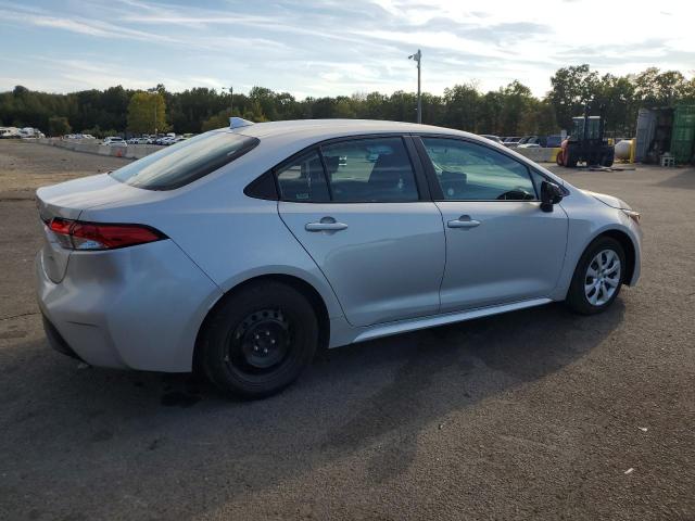 5YFB4MDEXRP127898 - 2024 TOYOTA COROLLA LE Silber Foto 3