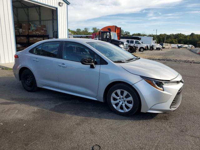 5YFB4MDEXRP127898 - 2024 TOYOTA COROLLA LE Silber Foto 4