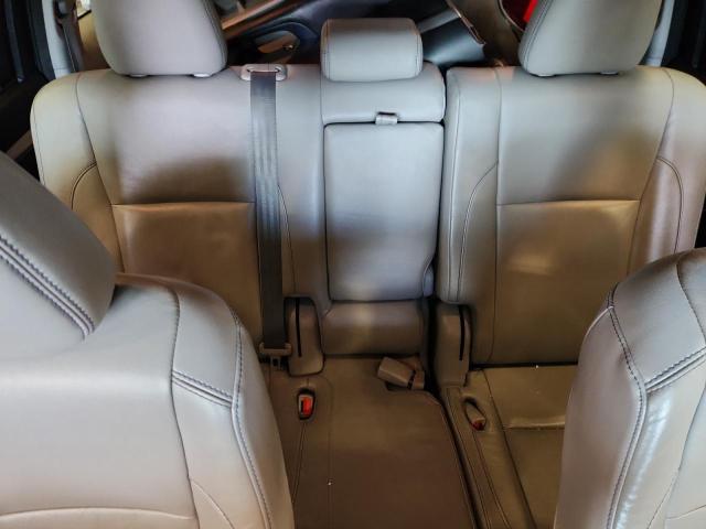 5TDJZRFH8HS512576 - 2017 TOYOTA HIGHLANDER SE WHITE photo 10