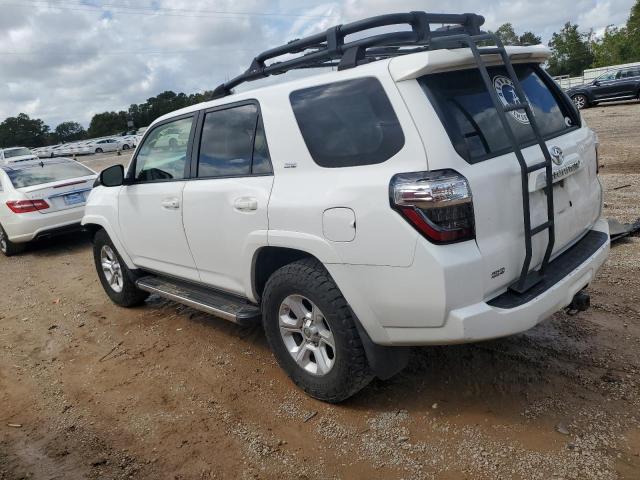 JTEZU5JR9F5088298 - 2015 TOYOTA 4RUNNER SR5 WHITE photo 2