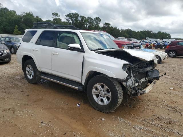 JTEZU5JR9F5088298 - 2015 TOYOTA 4RUNNER SR5 WHITE photo 4