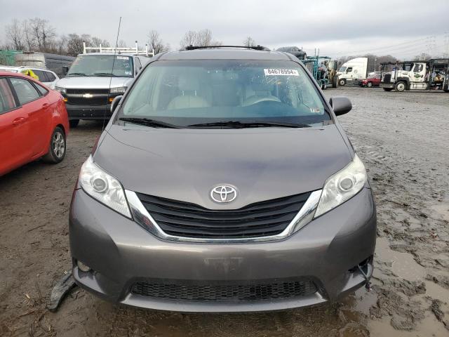 5TDYK3DC7DS308952 - 2013 TOYOTA SIENNA XLE GRAY photo 5