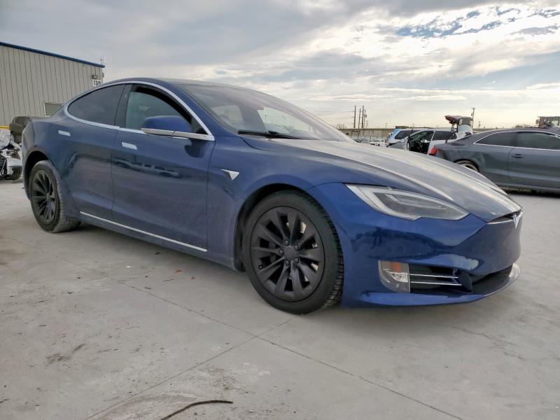 5YJSA1E27HF230279 - 2017 TESLA MODEL S Niebieski zdjęcie 4