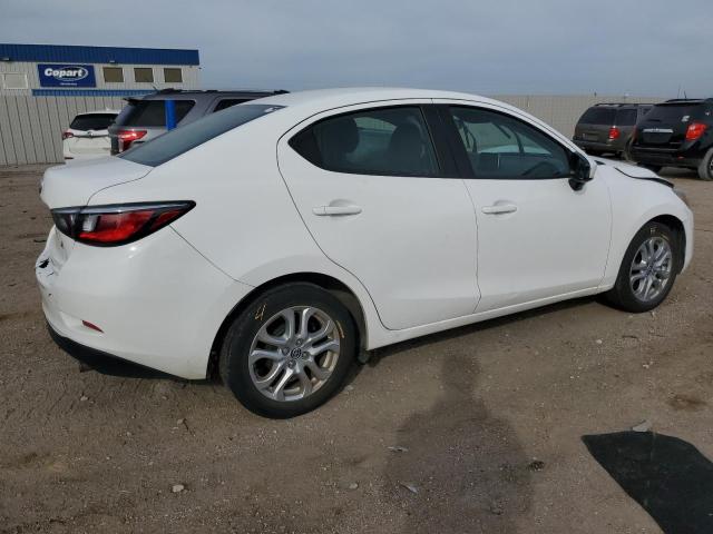 3MYDLBZV1GY144886 - 2016 TOYOTA SCION IA WHITE photo 3