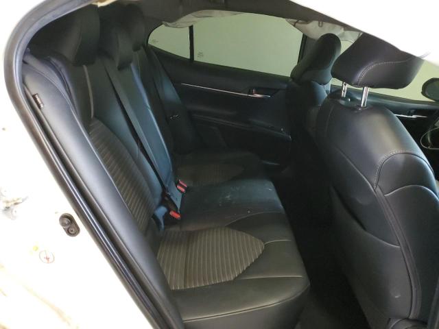 4T1B11HK3JU076920 - 2018 TOYOTA CAMRY L WHITE photo 10