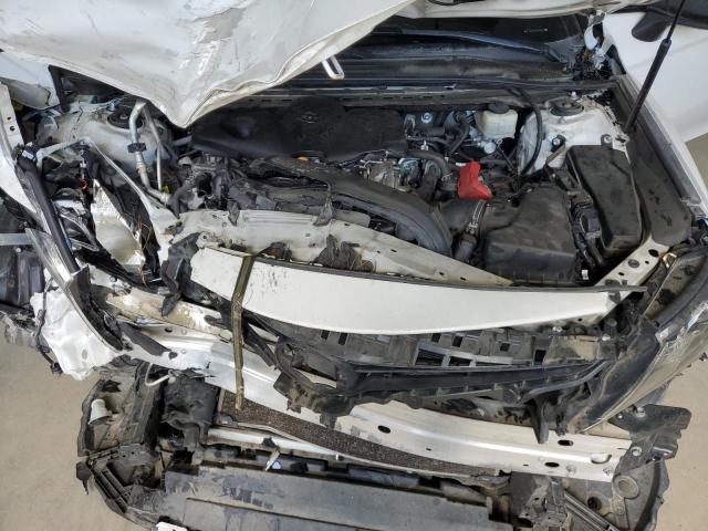 4T1B11HK3JU076920 - 2018 TOYOTA CAMRY L WHITE photo 11