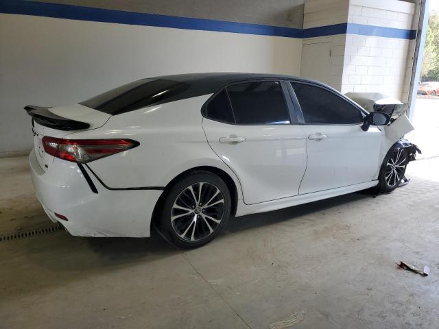 4T1B11HK3JU076920 - 2018 TOYOTA CAMRY L WHITE photo 3