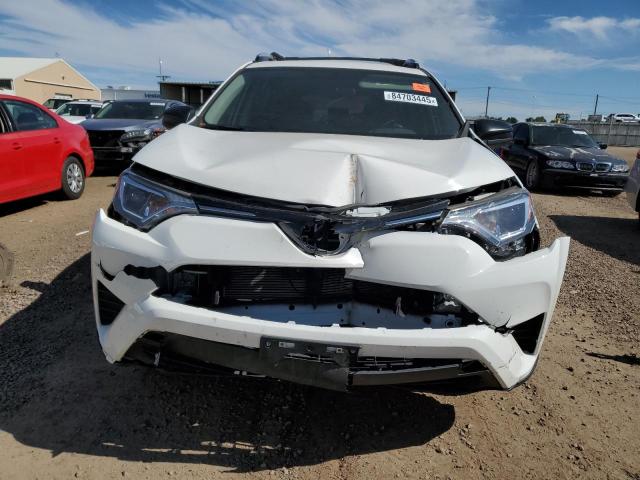 JTMBFREV5GJ065608 - 2016 TOYOTA RAV4 LE WHITE photo 5