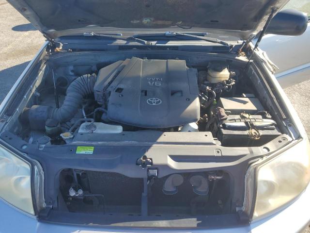 JTEBU14R448012697 - 2004 TOYOTA 4RUNNER SR5 SILVER photo 11