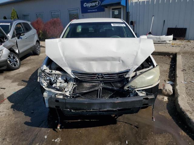 4T1BE32K45U405719 - 2005 TOYOTA CAMRY LE WHITE photo 5
