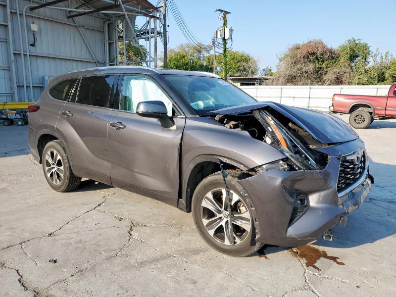 5TDGZRAH5MS524180 - 2021 TOYOTA HIGHLANDER XLE 灰色 照片 4