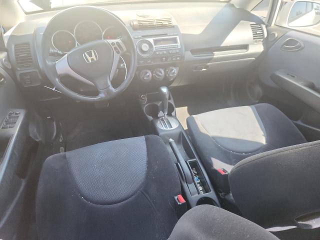 JHMGD38637S047517 - 2007 HONDA FIT S WHITE photo 8
