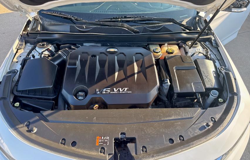 1G1105S3XHU129112 - 2017 CHEVROLET IMPALA LT WHITE photo 7