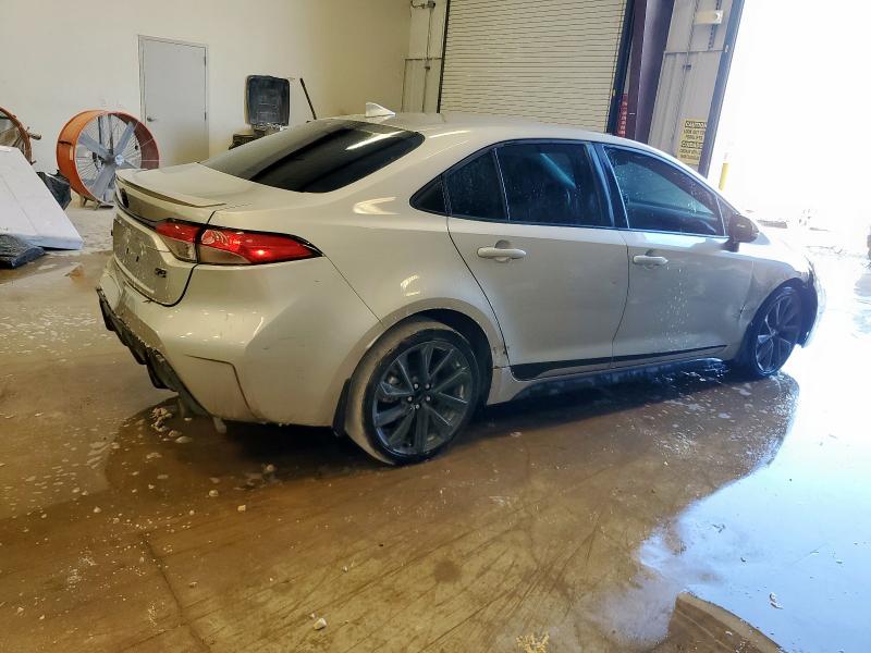 5YFS4MCE4RP198032 - 2024 TOYOTA COROLLA SE Серебристый фото 3