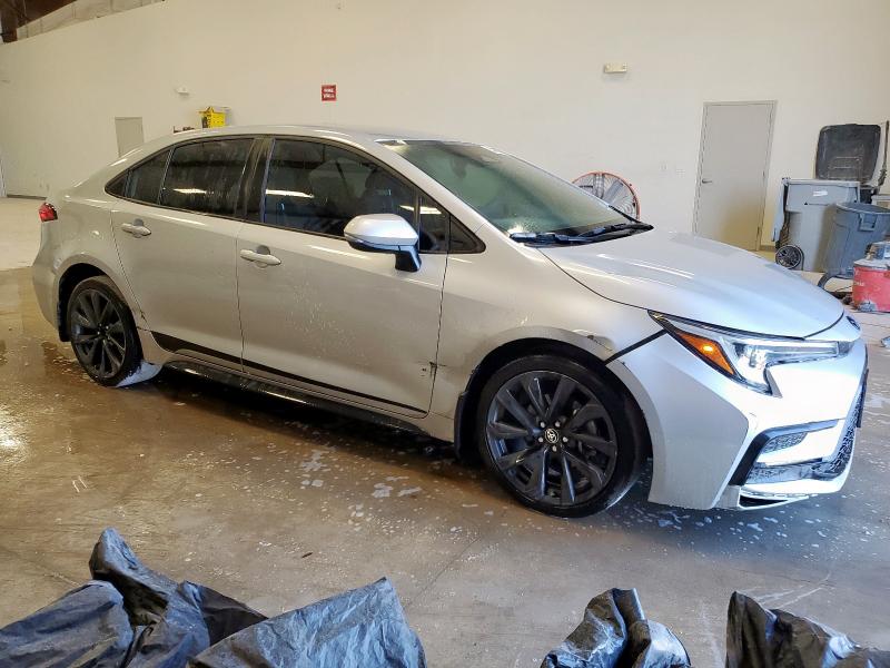 5YFS4MCE4RP198032 - 2024 TOYOTA COROLLA SE Серебристый фото 4