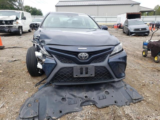 4T1B11HK6JU626532 - 2018 TOYOTA CAMRY L BLUE photo 5