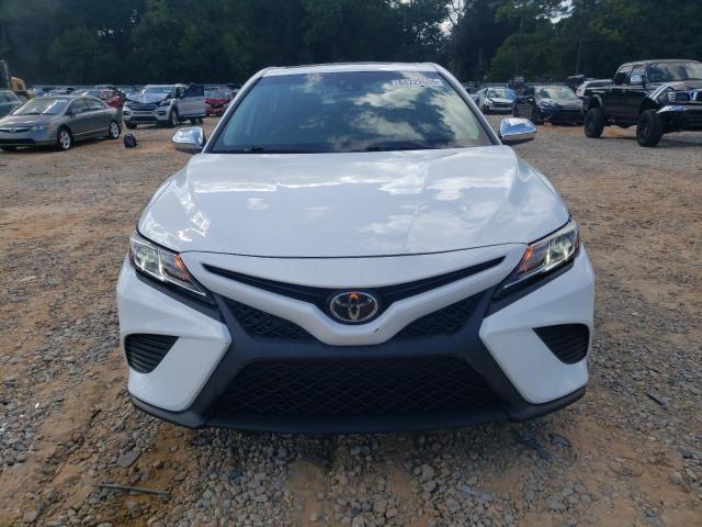 4T1G11AK7LU989974 - 2020 TOYOTA CAMRY SE WHITE photo 5