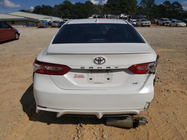4T1G11AK7LU989974 - 2020 TOYOTA CAMRY SE WHITE photo 6