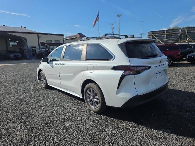5TDYRKEC3RS190670 - 2024 TOYOTA SIENNA XLE თეთრი ფოტო 2
